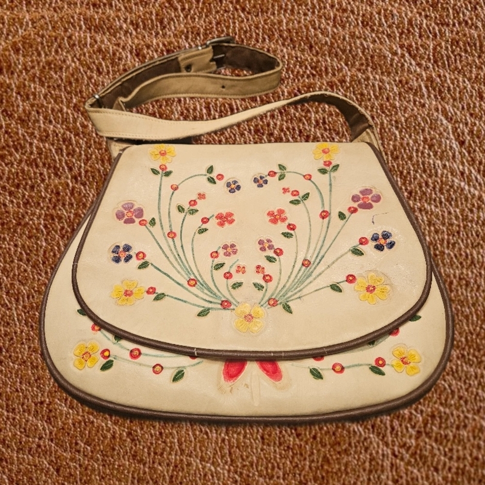 Flores Bags Vintage Floral Embossed Leather Shoulder Bag/Purse.
